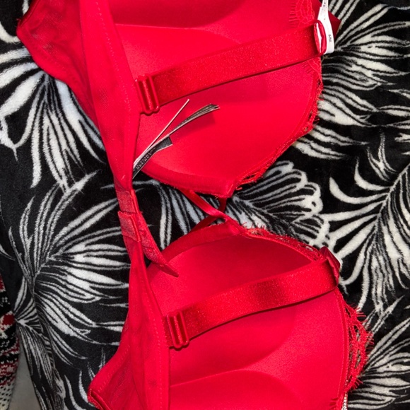 Victoria Secret Bombshell Bra - Picture 3 of 5